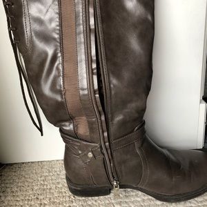 Wide-calf boots size 8
